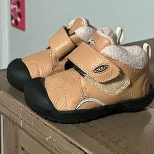 NWOT Keen Tan Toddler Boots with Sherpa Lining